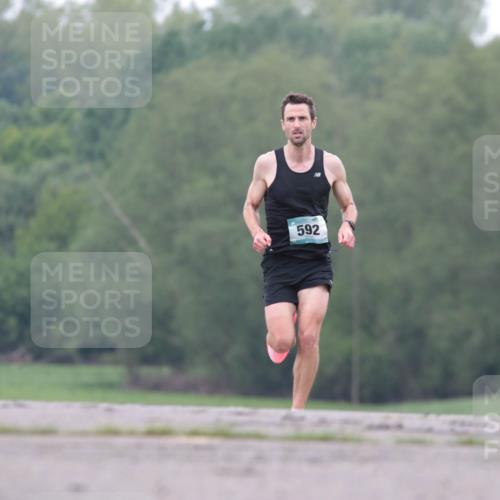 05.05.2024 - 7. Wedeler Halbmarathon H.Heesch http://msf.ph/oto/6221656 05.05.2024 10:56:45 Laufen 592 meine-sportfotos.de