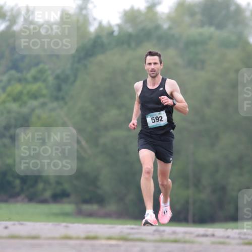 05.05.2024 - 7. Wedeler Halbmarathon H.Heesch http://msf.ph/oto/6221658 05.05.2024 10:56:45 Laufen 592 meine-sportfotos.de