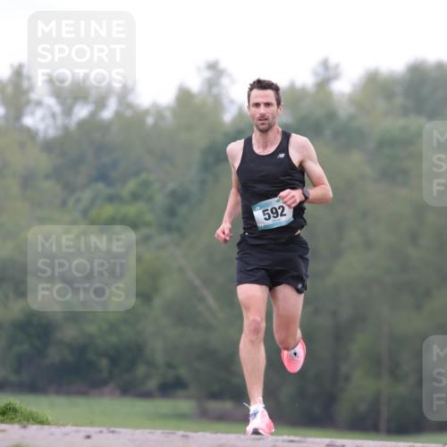 05.05.2024 - 7. Wedeler Halbmarathon H.Heesch http://msf.ph/oto/6221662 05.05.2024 10:56:47 Laufen 592 meine-sportfotos.de
