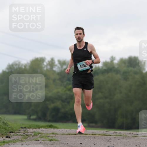 05.05.2024 - 7. Wedeler Halbmarathon H.Heesch http://msf.ph/oto/6221669 05.05.2024 10:56:49 Laufen 592 meine-sportfotos.de