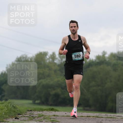 05.05.2024 - 7. Wedeler Halbmarathon H.Heesch http://msf.ph/oto/6221672 05.05.2024 10:56:49 Laufen 592 meine-sportfotos.de