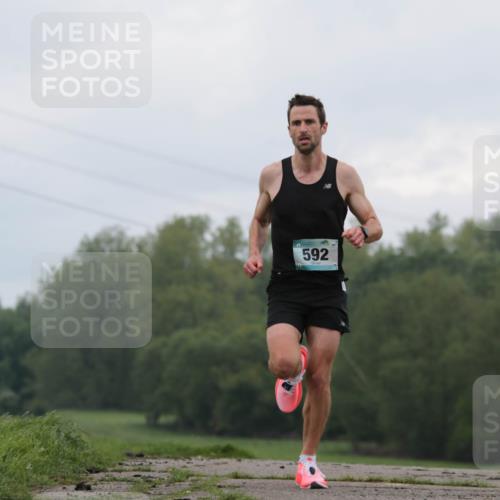 05.05.2024 - 7. Wedeler Halbmarathon H.Heesch http://msf.ph/oto/6221673 05.05.2024 10:56:49 Laufen 592 meine-sportfotos.de