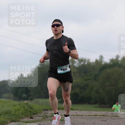 05.05.2024 - 7. Wedeler Halbmarathon H.Heesch http://msf.ph/oto/6221714 05.05.2024 10:57:36 Laufen 992 meine-sportfotos.de