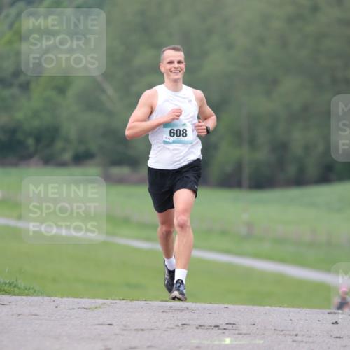 05.05.2024 - 7. Wedeler Halbmarathon H.Heesch http://msf.ph/oto/6221754 05.05.2024 11:00:06 Laufen 608 meine-sportfotos.de
