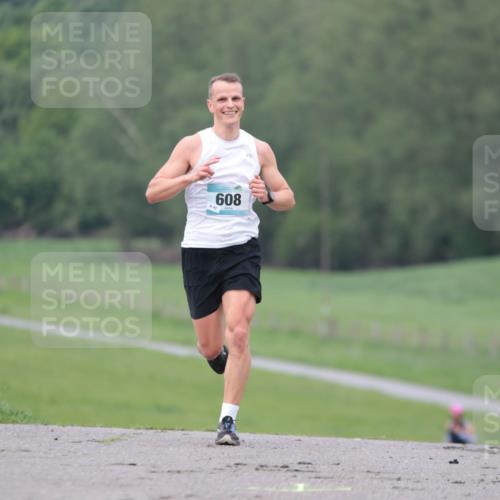 05.05.2024 - 7. Wedeler Halbmarathon H.Heesch http://msf.ph/oto/6221755 05.05.2024 11:00:06 Laufen 608 meine-sportfotos.de