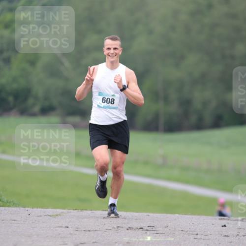 05.05.2024 - 7. Wedeler Halbmarathon H.Heesch http://msf.ph/oto/6221756 05.05.2024 11:00:06 Laufen 608 meine-sportfotos.de