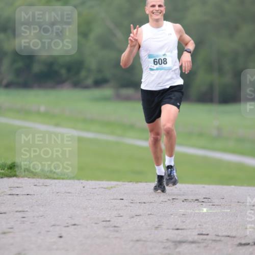 05.05.2024 - 7. Wedeler Halbmarathon H.Heesch http://msf.ph/oto/6221757 05.05.2024 11:00:07 Laufen 608 meine-sportfotos.de