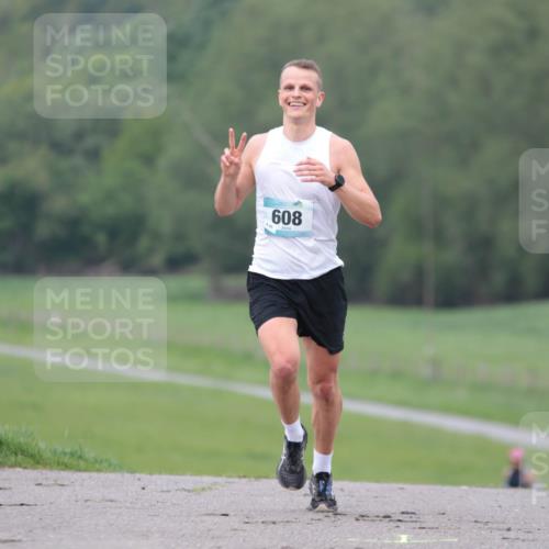 05.05.2024 - 7. Wedeler Halbmarathon H.Heesch http://msf.ph/oto/6221760 05.05.2024 11:00:07 Laufen 608 meine-sportfotos.de