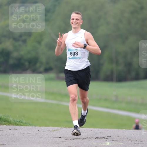 05.05.2024 - 7. Wedeler Halbmarathon H.Heesch http://msf.ph/oto/6221761 05.05.2024 11:00:07 Laufen 608 meine-sportfotos.de
