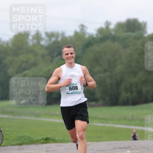 05.05.2024 - 7. Wedeler Halbmarathon H.Heesch http://msf.ph/oto/6221764 05.05.2024 11:00:09 Laufen 45, 608 meine-sportfotos.de