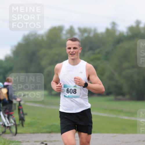 05.05.2024 - 7. Wedeler Halbmarathon H.Heesch http://msf.ph/oto/6221770 05.05.2024 11:00:10 Laufen 45, 608 meine-sportfotos.de