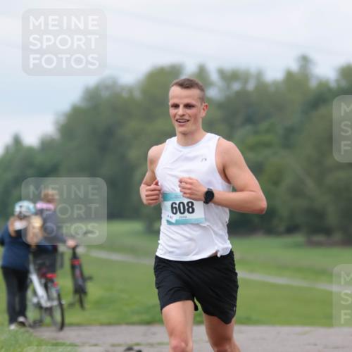 05.05.2024 - 7. Wedeler Halbmarathon H.Heesch http://msf.ph/oto/6221771 05.05.2024 11:00:10 Laufen 608 meine-sportfotos.de