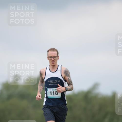 05.05.2024 - 7. Wedeler Halbmarathon H.Heesch http://msf.ph/oto/6221854 05.05.2024 11:01:53 Laufen 32, 9, 118 meine-sportfotos.de