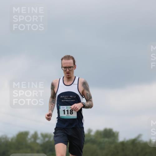 05.05.2024 - 7. Wedeler Halbmarathon H.Heesch http://msf.ph/oto/6221869 05.05.2024 11:01:55 Laufen 32, 118 meine-sportfotos.de