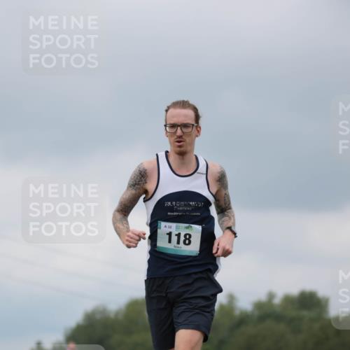 05.05.2024 - 7. Wedeler Halbmarathon H.Heesch http://msf.ph/oto/6221874 05.05.2024 11:01:56 Laufen 32, 118 meine-sportfotos.de