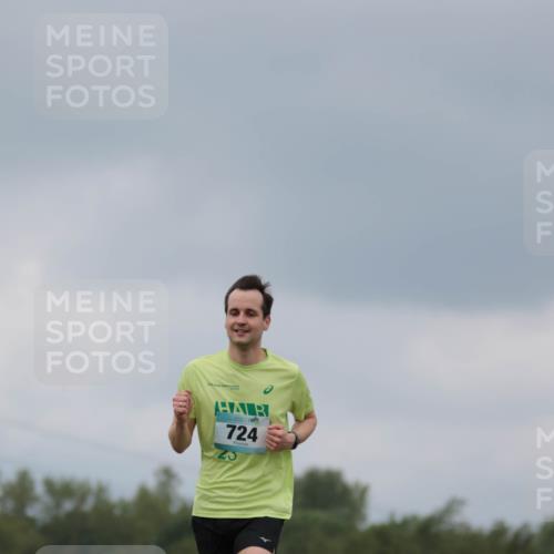 05.05.2024 - 7. Wedeler Halbmarathon H.Heesch http://msf.ph/oto/6221893 05.05.2024 11:02:14 Laufen 724, 25 meine-sportfotos.de