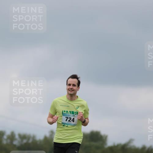 05.05.2024 - 7. Wedeler Halbmarathon H.Heesch http://msf.ph/oto/6221895 05.05.2024 11:02:15 Laufen 724 meine-sportfotos.de