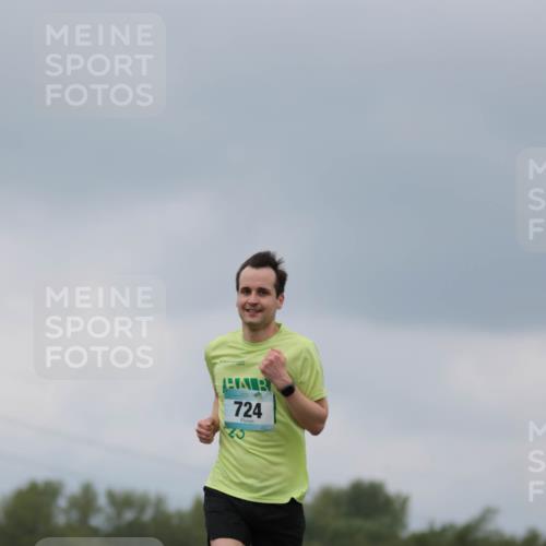05.05.2024 - 7. Wedeler Halbmarathon H.Heesch http://msf.ph/oto/6221897 05.05.2024 11:02:15 Laufen 724 meine-sportfotos.de