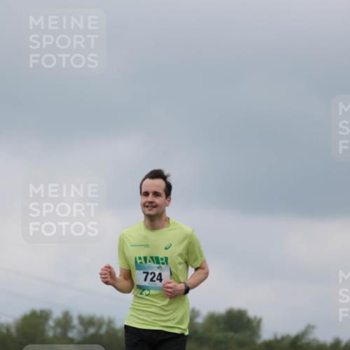 05.05.2024 - 7. Wedeler Halbmarathon H.Heesch http://msf.ph/oto/6221899 05.05.2024 11:02:15 Laufen 724 meine-sportfotos.de