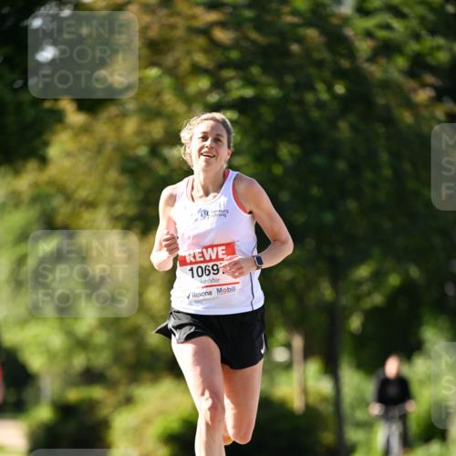 08.06.2024 - REWE Women's Run Dr. Thomas Lammeyer http://msf.ph/oto/6242415 09.06.2024 09:14:11 Laufen 1069 meine-sportfotos.de
