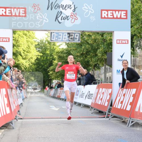 08.06.2024 - REWE Women's Run Strokosch-Dieckow http://msf.ph/oto/6244152 09.06.2024 09:38:59 Ziel 10014 meine-sportfotos.de