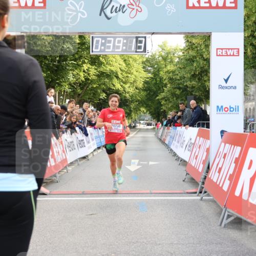08.06.2024 - REWE Women's Run Strokosch-Dieckow http://msf.ph/oto/6244198 09.06.2024 09:39:43 Ziel 10738 meine-sportfotos.de