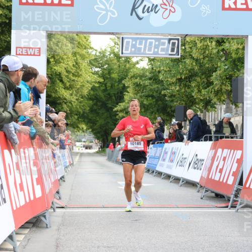 08.06.2024 - REWE Women's Run Strokosch-Dieckow http://msf.ph/oto/6244236 09.06.2024 09:40:49 Ziel 10185 meine-sportfotos.de
