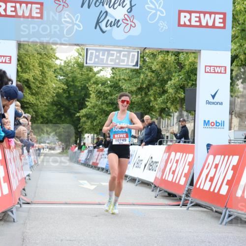 08.06.2024 - REWE Women's Run Strokosch-Dieckow http://msf.ph/oto/6244359 09.06.2024 09:43:19 Ziel 10700, 10749 meine-sportfotos.de