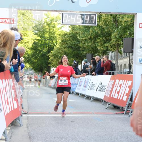 08.06.2024 - REWE Women's Run Strokosch-Dieckow http://msf.ph/oto/6244539 09.06.2024 09:46:16 Ziel 10165, 10564 meine-sportfotos.de