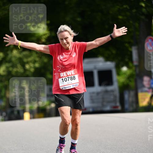 08.06.2024 - REWE Women's Run Dr. Thomas Lammeyer http://msf.ph/oto/6248814 09.06.2024 09:41:49 Laufen 10788, 3 meine-sportfotos.de