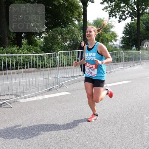08.06.2024 - REWE Women's Run Strokosch-Dieckow http://msf.ph/oto/6256711 09.06.2024 09:43:00 Laufen 10784 meine-sportfotos.de