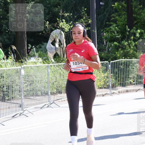 08.06.2024 - REWE Women's Run Strokosch-Dieckow http://msf.ph/oto/6257605 09.06.2024 09:51:40 Laufen 10342, 10403, 10393 meine-sportfotos.de