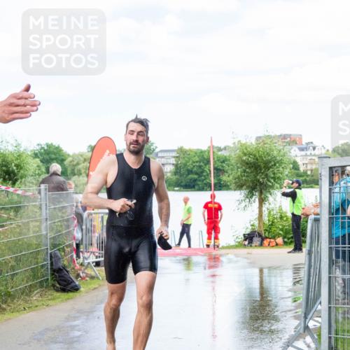 16.06.2024 - 7 Türme Triathlon MichiJ http://msf.ph/oto/6266326 16.06.2024 11:25:32 Schwimmen 265 meine-sportfotos.de