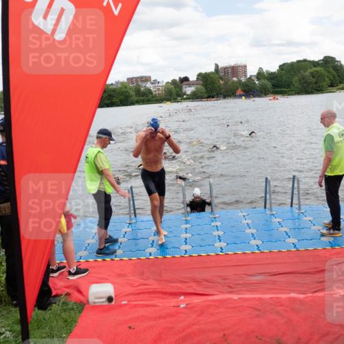 16.06.2024 - 7 Türme Triathlon MichiJ http://msf.ph/oto/6267072 16.06.2024 11:53:09 Schwimmen 315, 325, 346, 347, 381, 397, 398, 441, 450, 462, 472, 489, 520, 539, 572, 593, 614 meine-sportfotos.de