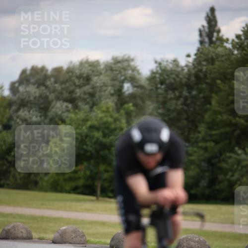 16.06.2024 - 26. Vierlanden-Triathlon Jannik Wohlers http://msf.ph/oto/6267385 16.06.2024 10:41:53 Radfahren 25, 44 meine-sportfotos.de
