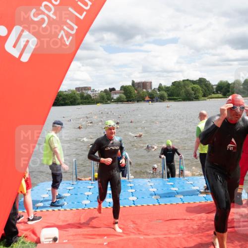 16.06.2024 - 7 Türme Triathlon MichiJ http://msf.ph/oto/6268371 16.06.2024 11:54:31 Schwimmen 310, 318, 321, 340, 342, 383, 388, 461, 484, 501, 509, 524, 528, 533, 543, 547, 585, 607, 610 meine-sportfotos.de