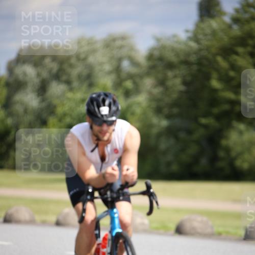 16.06.2024 - 26. Vierlanden-Triathlon Jannik Wohlers http://msf.ph/oto/6268432 16.06.2024 10:55:54 Radfahren 61, 200 meine-sportfotos.de