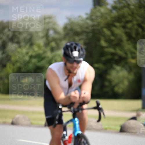 16.06.2024 - 26. Vierlanden-Triathlon Jannik Wohlers http://msf.ph/oto/6268446 16.06.2024 10:55:54 Radfahren 61, 200 meine-sportfotos.de
