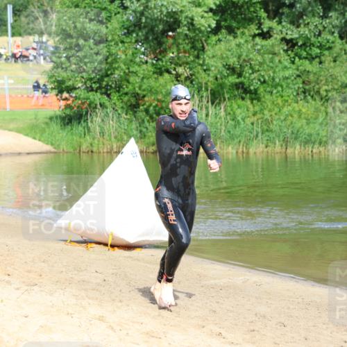 16.06.2024 - 26. Vierlanden-Triathlon Strokosch-Dieckow http://msf.ph/oto/6286837 16.06.2024 09:32:15 Schwimmen 62, 62 meine-sportfotos.de