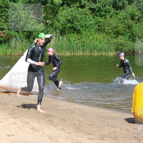 16.06.2024 - 26. Vierlanden-Triathlon Strokosch-Dieckow http://msf.ph/oto/6291318 16.06.2024 09:35:09 Schwimmen 46, 46 meine-sportfotos.de