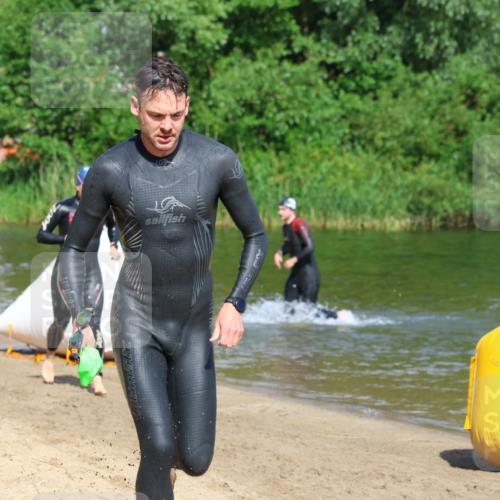16.06.2024 - 26. Vierlanden-Triathlon Strokosch-Dieckow http://msf.ph/oto/6291502 16.06.2024 09:35:20 Schwimmen 25, 46, 25, 46 meine-sportfotos.de
