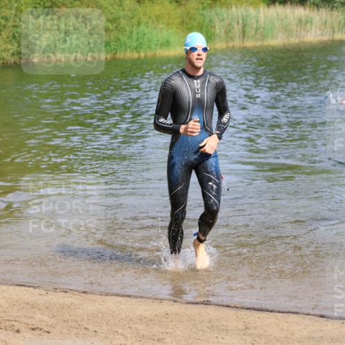 16.06.2024 - 26. Vierlanden-Triathlon Strokosch-Dieckow http://msf.ph/oto/6298611 16.06.2024 09:42:03 Schwimmen 147, 147 meine-sportfotos.de