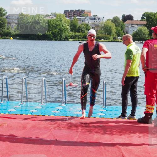 16.06.2024 - 7 Türme Triathlon KatJ http://msf.ph/oto/6299401 16.06.2024 11:14:47 Schwimmen 21, 45, 166, 215, 260, 267 meine-sportfotos.de