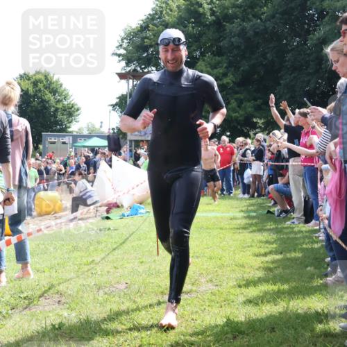 16.06.2024 - 26. Vierlanden-Triathlon Lena Gebhardt http://msf.ph/oto/6300165 16.06.2024 10:59:27 Schwimmen 280, 312, 330, 280, 312, 330 meine-sportfotos.de