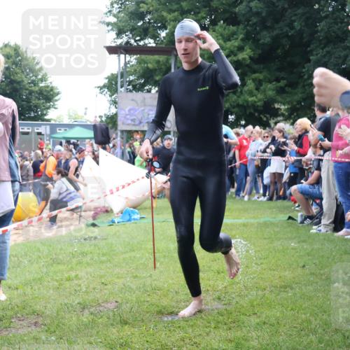 16.06.2024 - 26. Vierlanden-Triathlon Lena Gebhardt http://msf.ph/oto/6300572 16.06.2024 11:00:05 Schwimmen 246, 261, 284, 286, 335, 337, 344, 246, 261, 284, 286, 335, 337, 344 meine-sportfotos.de