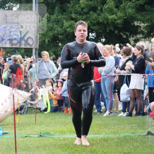 16.06.2024 - 26. Vierlanden-Triathlon Lena Gebhardt http://msf.ph/oto/6300713 16.06.2024 11:00:17 Schwimmen 276, 283, 340, 344, 1274, 276, 283, 340, 344, 1274 meine-sportfotos.de