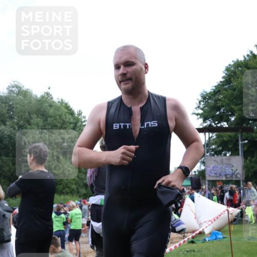 16.06.2024 - 26. Vierlanden-Triathlon Lena Gebhardt http://msf.ph/oto/6301100 16.06.2024 11:01:22 Schwimmen 350, 350 meine-sportfotos.de