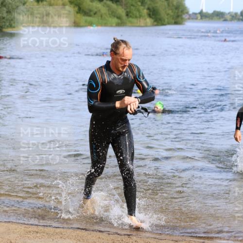 16.06.2024 - 26. Vierlanden-Triathlon Strokosch-Dieckow http://msf.ph/oto/6301106 16.06.2024 09:43:07 Schwimmen 10, 23, 47, 60, 10, 23, 47, 60 meine-sportfotos.de