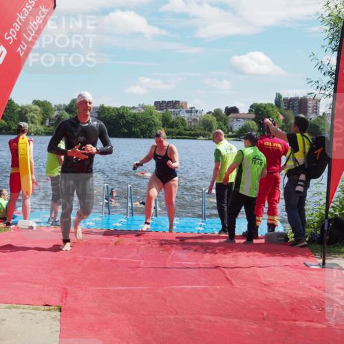 16.06.2024 - 7 Türme Triathlon KatJ http://msf.ph/oto/6301299 16.06.2024 11:17:14 Schwimmen 22, 27, 165, 186, 227, 230, 237, 242, 272, 289, 298, 618 meine-sportfotos.de