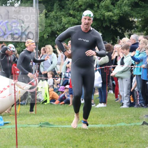16.06.2024 - 26. Vierlanden-Triathlon Lena Gebhardt http://msf.ph/oto/6301504 16.06.2024 11:05:24 Schwimmen 361, 369, 383, 402, 415, 435, 439, 448, 463, 361, 369, 383, 402, 415, 435, 439, 448, 463 meine-sportfotos.de